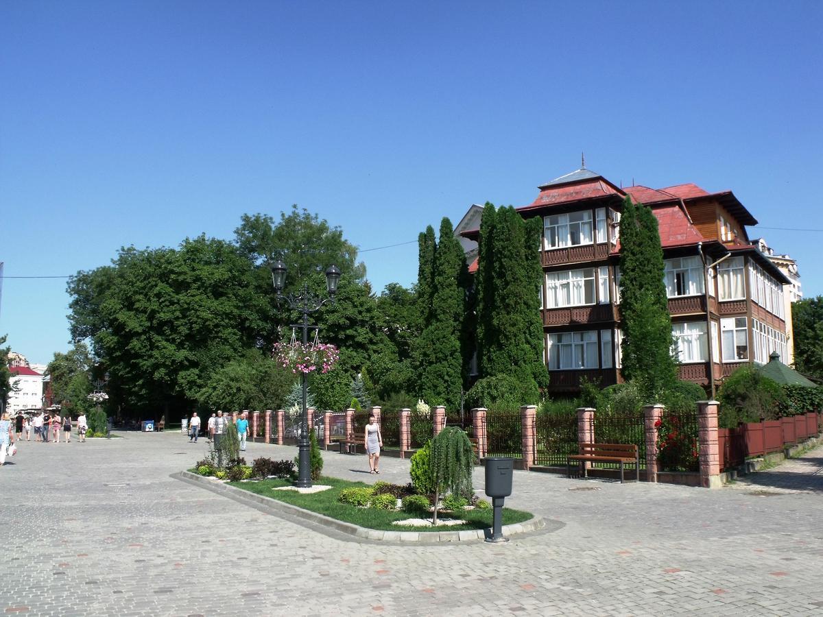 Сонячна Hotel Truskavets Eksteriør billede